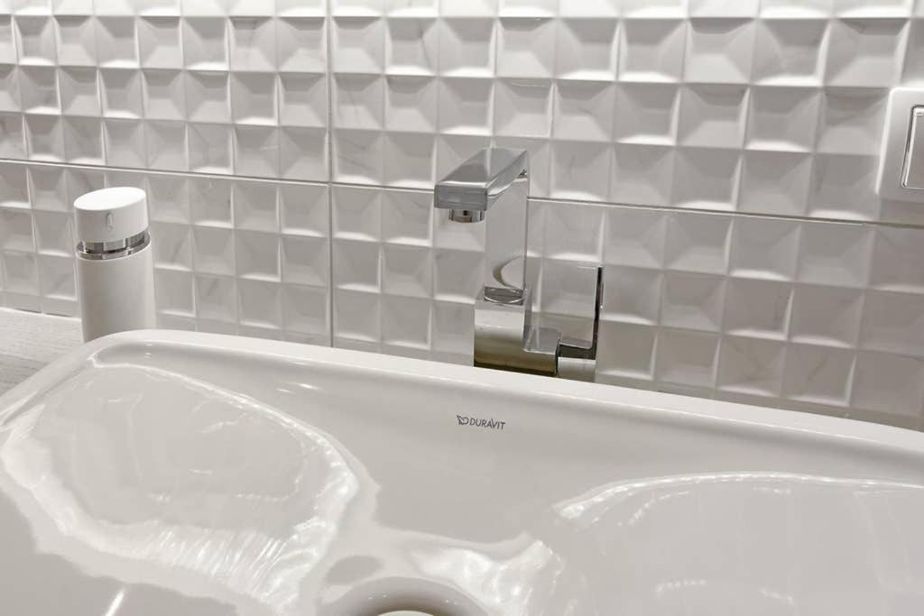 6,5 Luxury Room Apartment - Central Zwickau - 3 Bedrooms - 2 Bathrooms エクステリア 写真