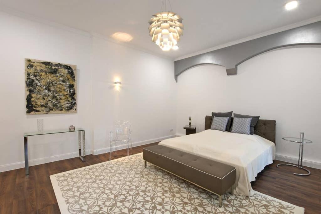 6,5 Luxury Room Apartment - Central Zwickau - 3 Bedrooms - 2 Bathrooms エクステリア 写真