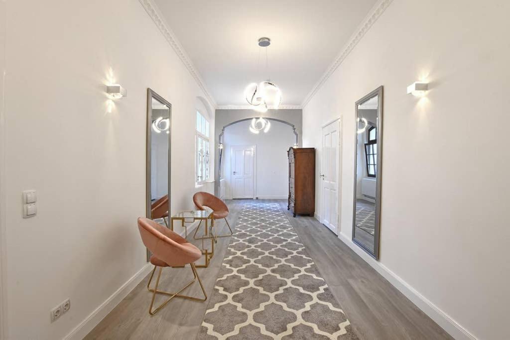 6,5 Luxury Room Apartment - Central Zwickau - 3 Bedrooms - 2 Bathrooms エクステリア 写真