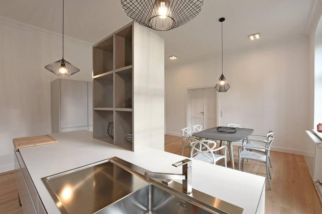 6,5 Luxury Room Apartment - Central Zwickau - 3 Bedrooms - 2 Bathrooms エクステリア 写真