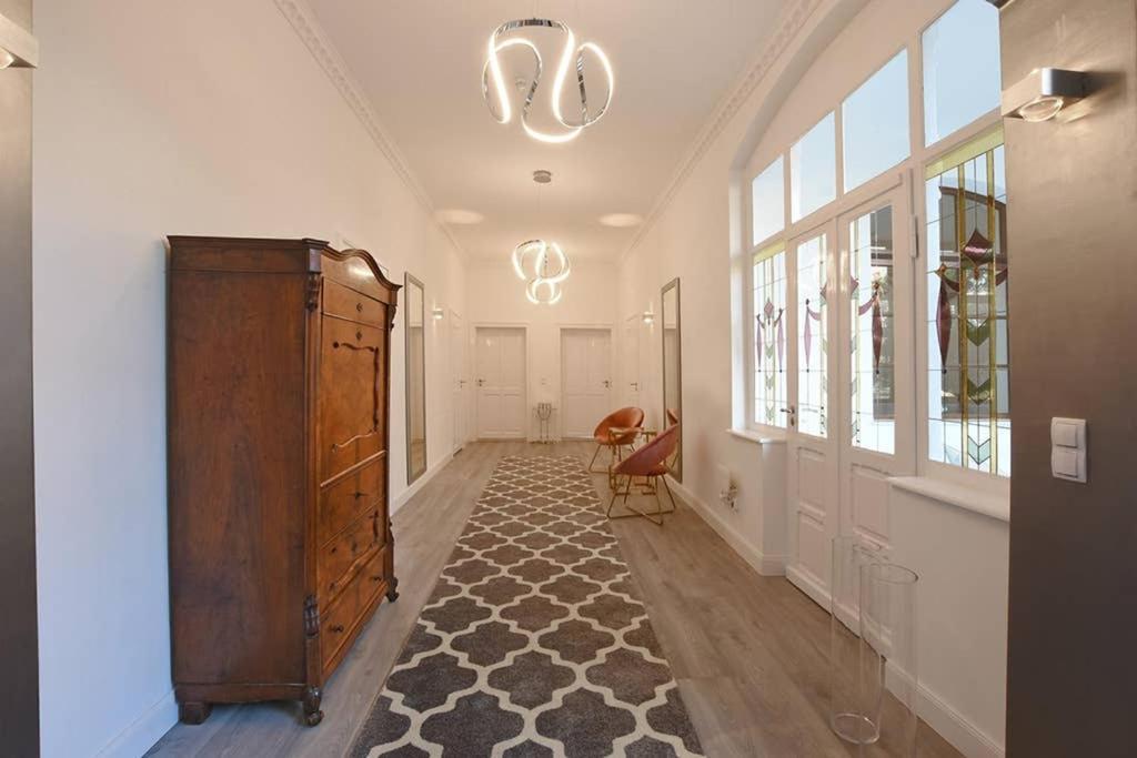 6,5 Luxury Room Apartment - Central Zwickau - 3 Bedrooms - 2 Bathrooms エクステリア 写真