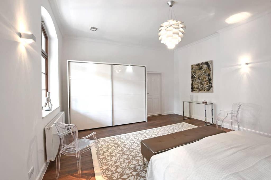 6,5 Luxury Room Apartment - Central Zwickau - 3 Bedrooms - 2 Bathrooms エクステリア 写真
