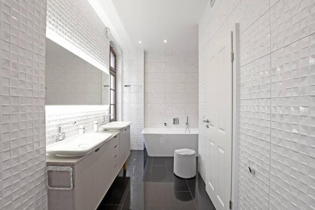6,5 Luxury Room Apartment - Central Zwickau - 3 Bedrooms - 2 Bathrooms エクステリア 写真