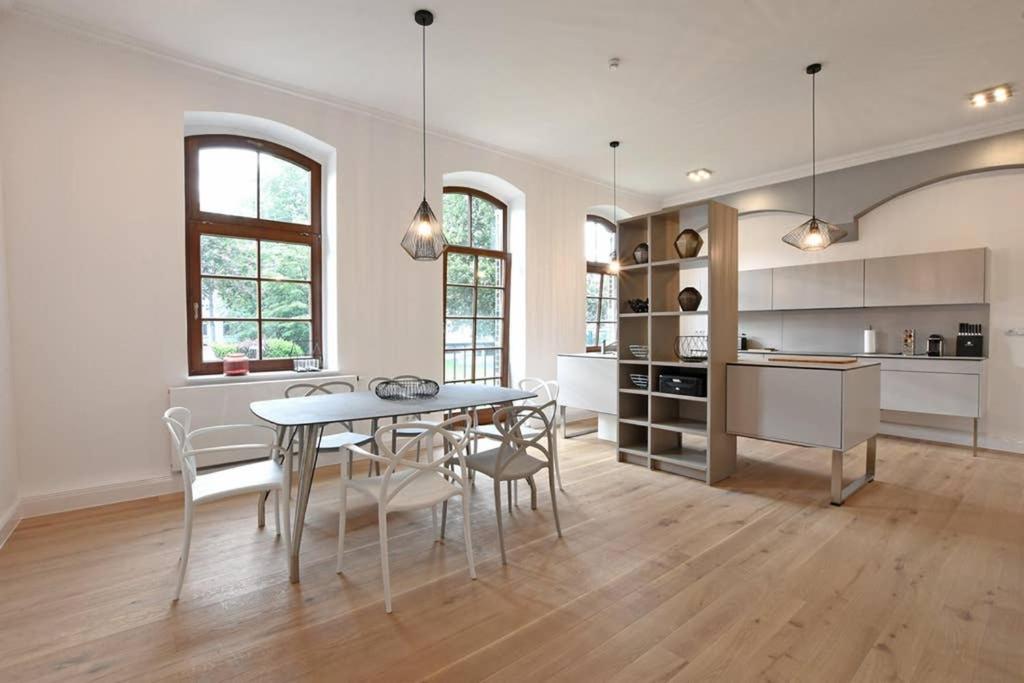 6,5 Luxury Room Apartment - Central Zwickau - 3 Bedrooms - 2 Bathrooms エクステリア 写真